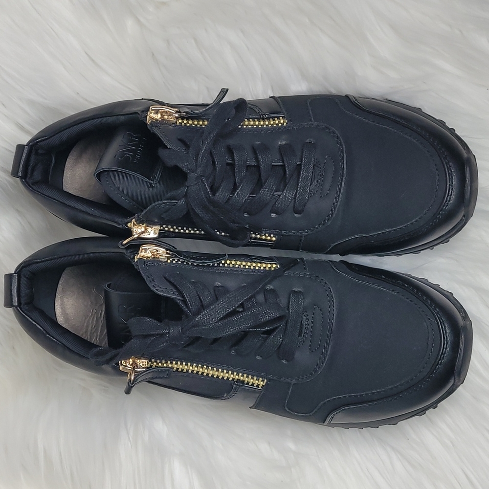 SNKR project sneakers